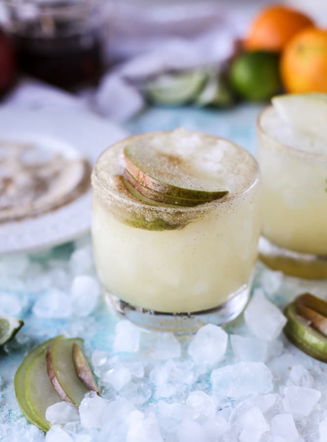 honey vanilla pear margaritas I howsweeteats.com 
