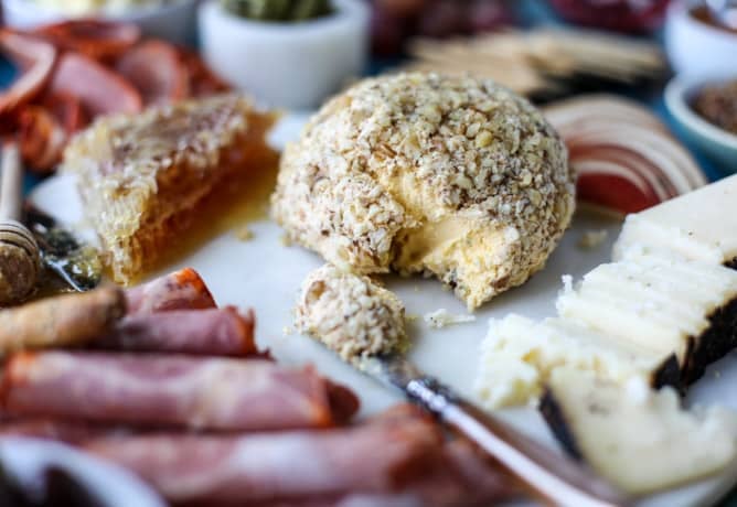 butternut squash cheeseball and a thanksgiving cheese board I howsweeteats.com 