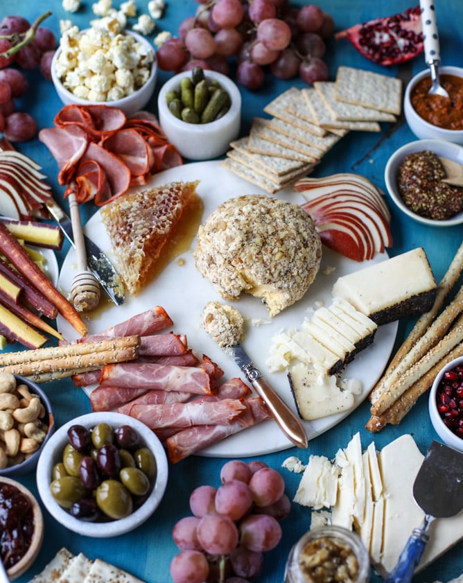 butternut squash cheeseball and a thanksgiving cheese board I howsweeteats.com 