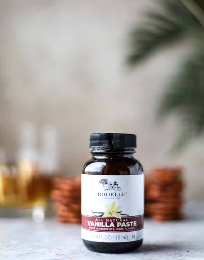 smoky vanilla bourbon pretzels I howsweeteats.com 