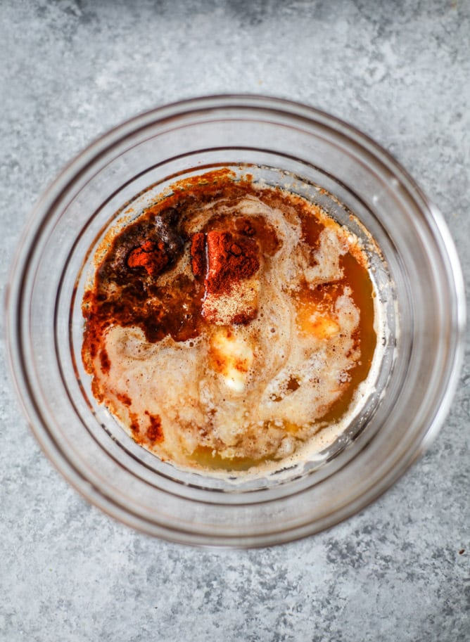 smoky vanilla bourbon pretzels I howsweeteats.com 