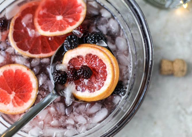 blackberry champagne punch I howsweeteats.com 