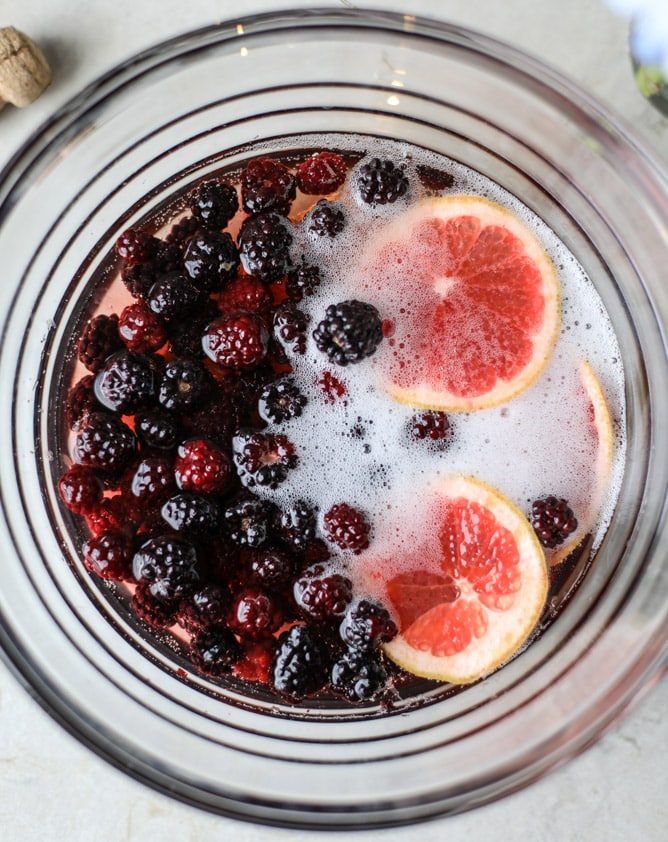 blackberry champagne punch I howsweeteats.com 