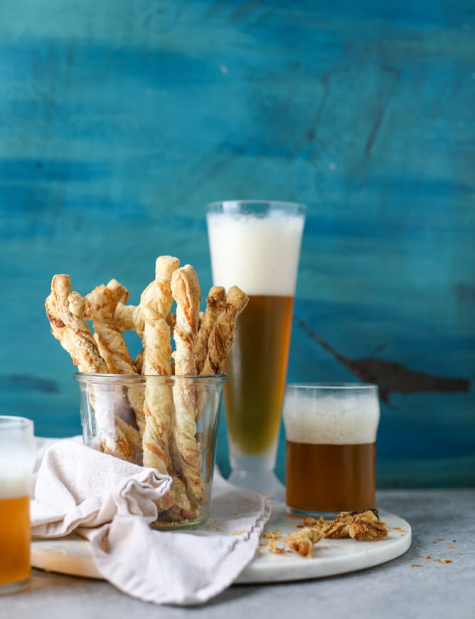 roasted garlic and sharp cheddar cheese straws I howsweeteats.com 