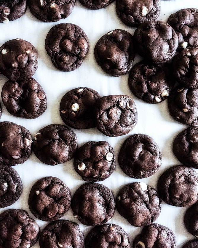 12 days of Christmas giveaway! I howsweeteats.com 