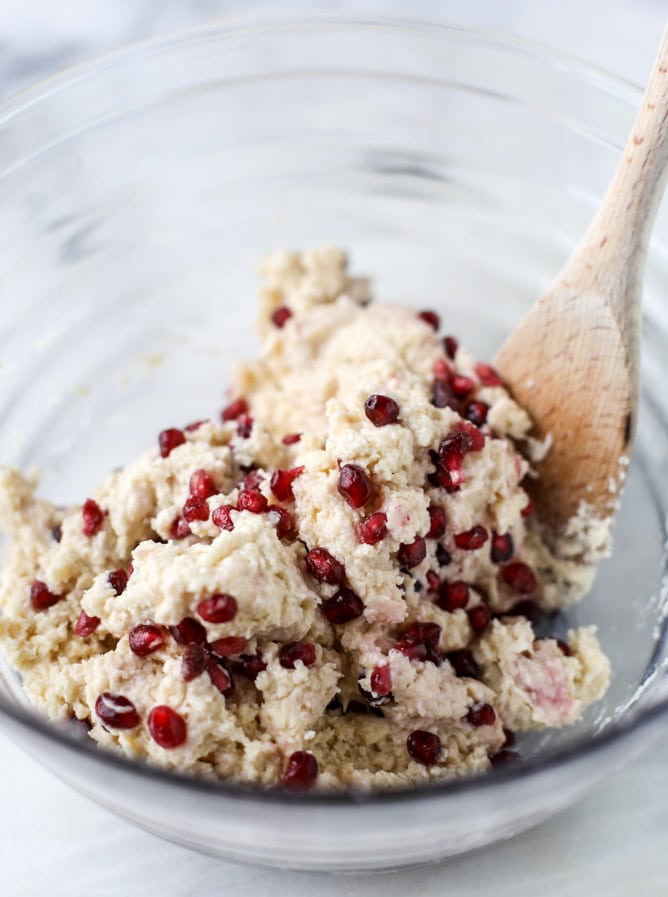 pomegranate vanilla skillet cobbler I howsweeteats.com 