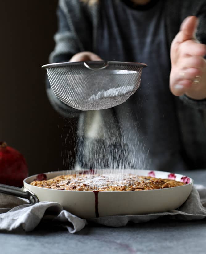 pomegranate vanilla skillet cobbler I howsweeteats.com 