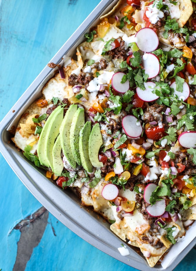 sheet pan green chile nachos I howsweeteats.com 