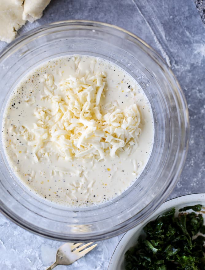 spiralized sweet potato, kale and bacon quiche I howsweeteats.com 