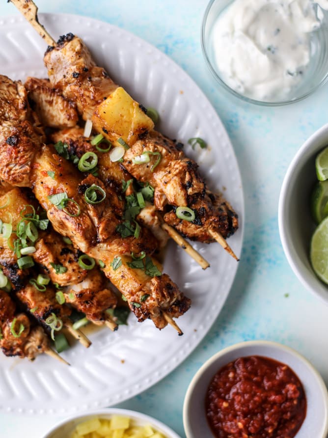 pineapple chili chicken skewers I howsweeteats.com