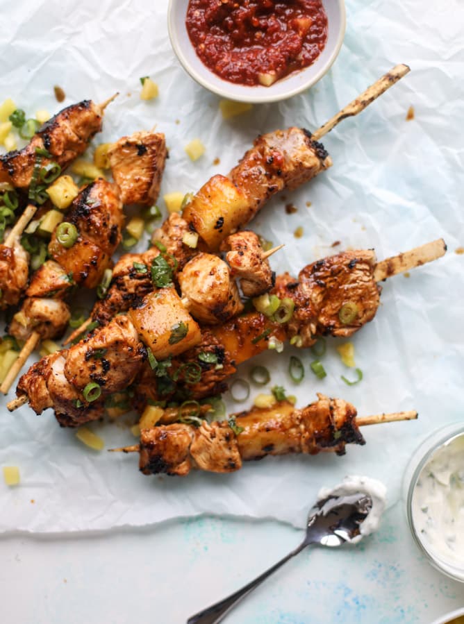 pineapple chili chicken skewers I howsweeteats.com