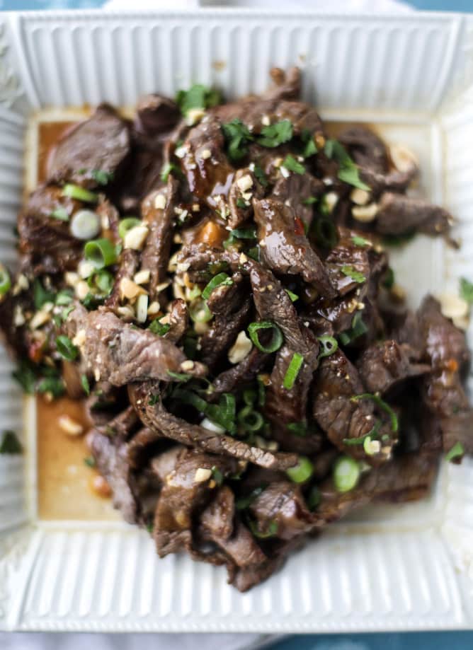 thai beef bowls I howsweeteats.com 