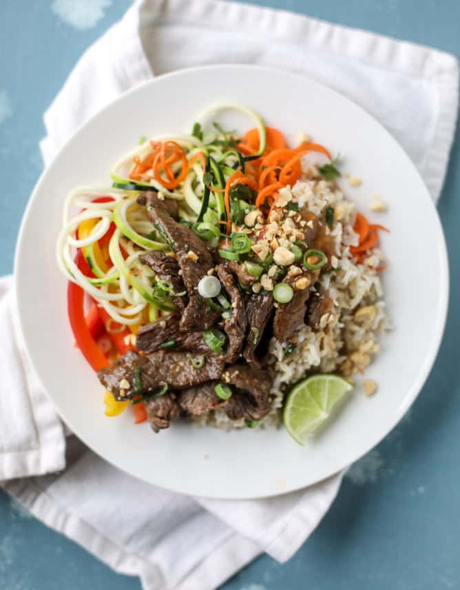 thai beef bowls I howsweeteats.com 