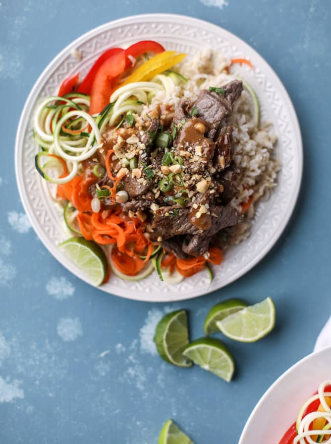 thai beef bowls I howsweeteats.com 