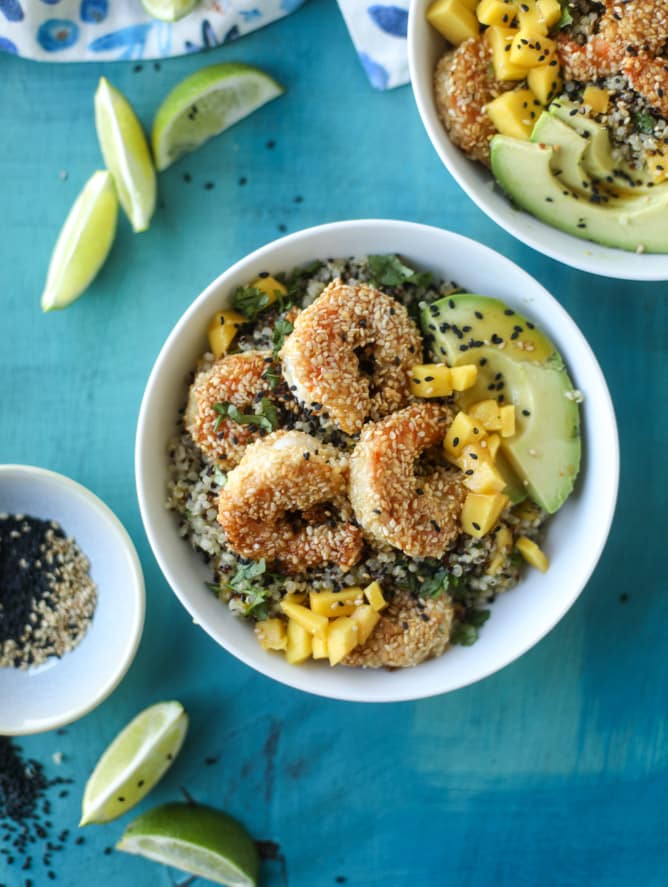 sesame crusted shrimp and mango quinoa bowls I howsweeteats.com