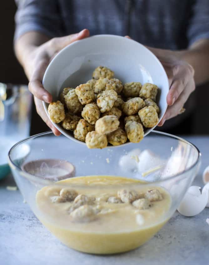 tater tot breakfast skillet I howsweeteats.com