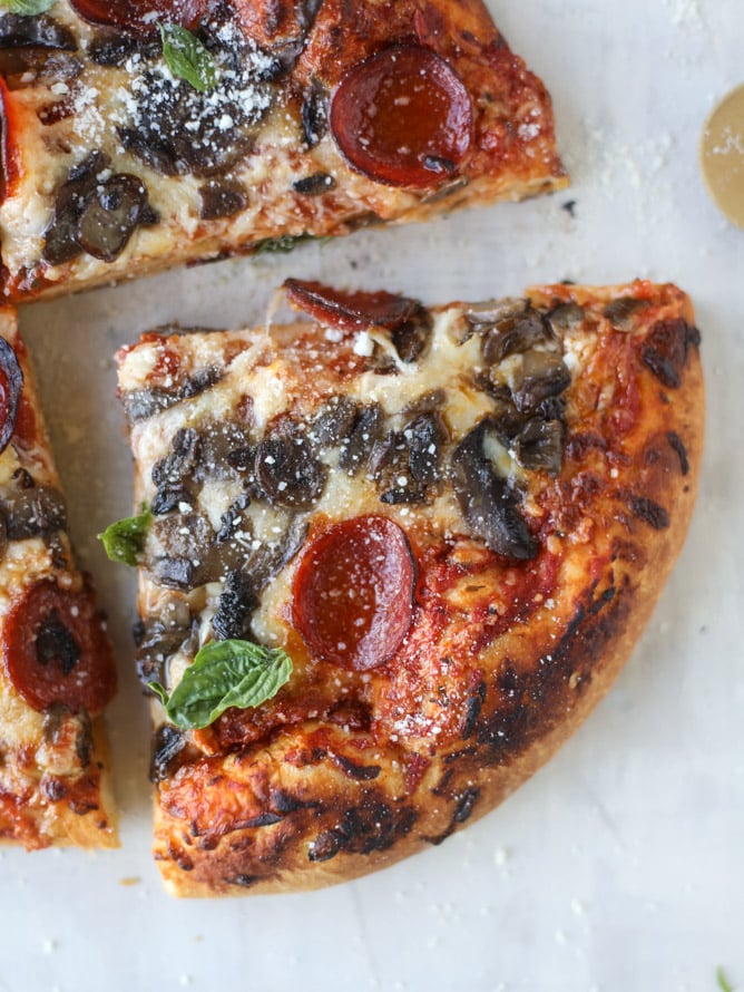 truffle mushroom pizza I howsweeteats.com