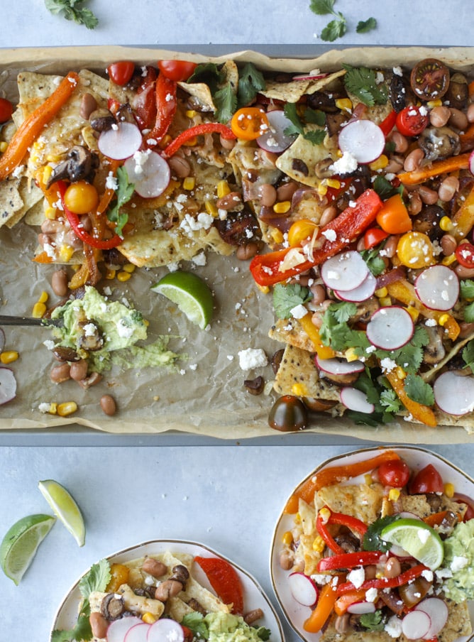 veggie fajita sheet pan nachos I howsweeteats.com