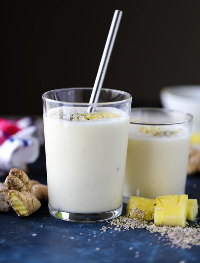 pineapple ginger smoothie I howsweeteats.com 