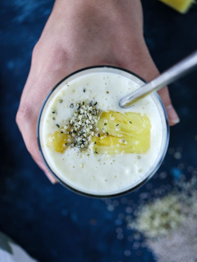 pineapple ginger smoothie I howsweeteats.com 