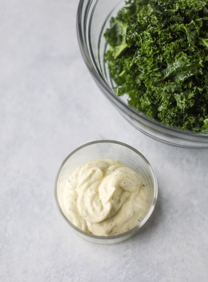 BLT shredded kale salad with greek yogurt ranch I howsweeteats.com