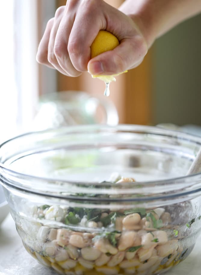 marinated white beans with olive oil toasts I howsweeteats.com