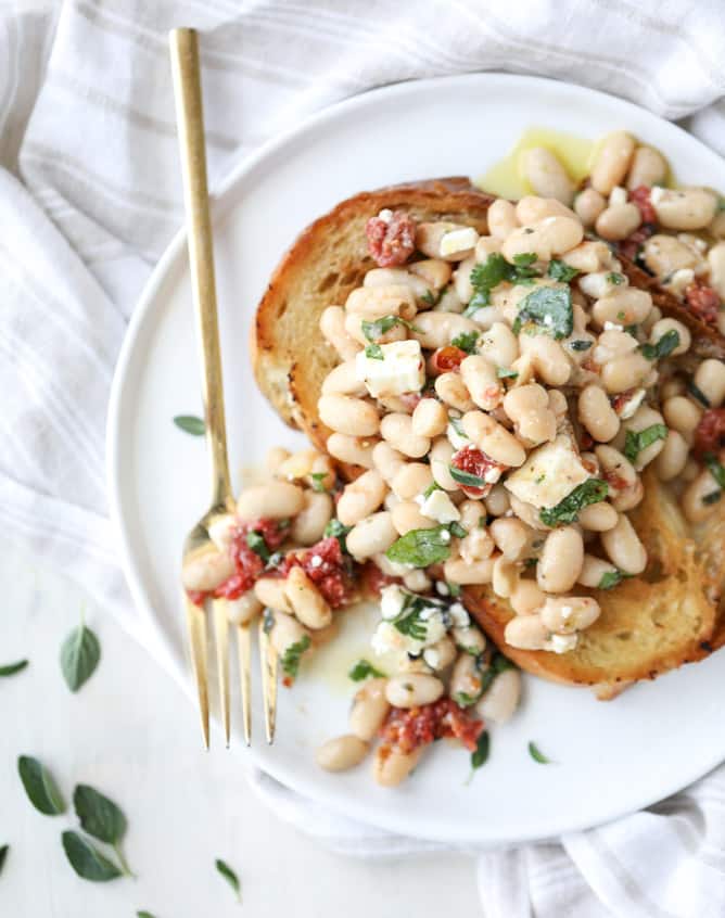 marinated white beans with olive oil toasts I howsweeteats.com