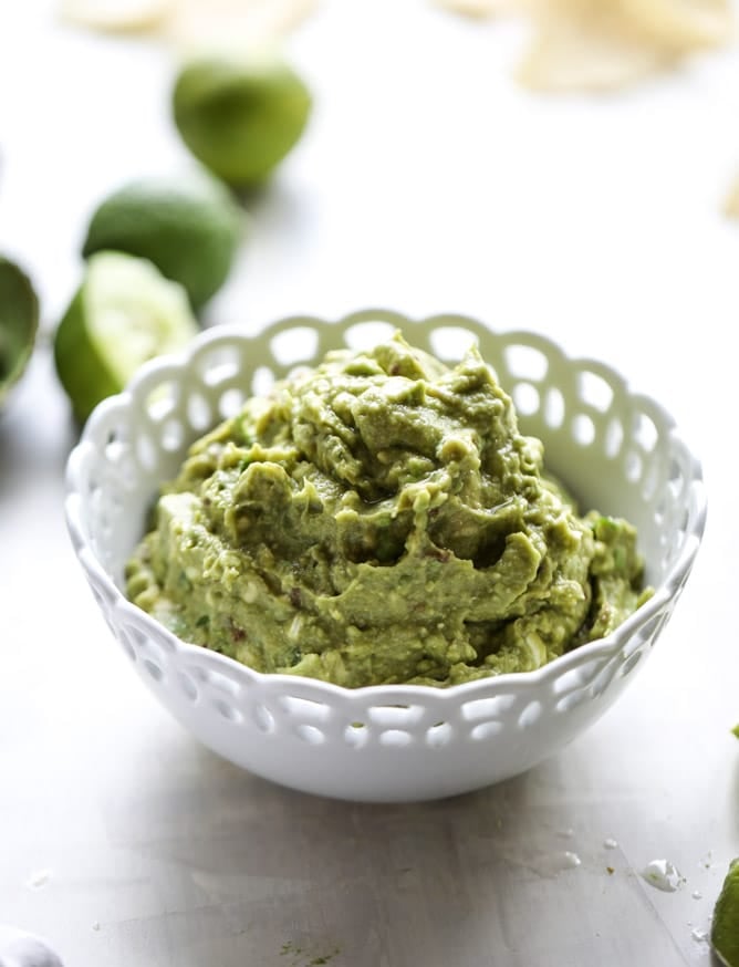 cheesy chipotle bacon guacamole I howsweeteats.com
