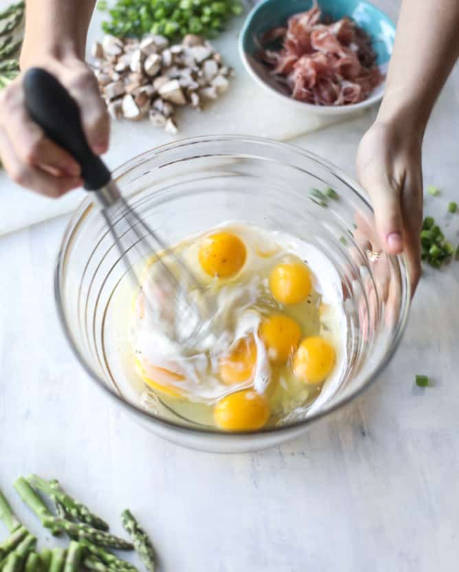 spring vegetable frittata with queso cheese and arugula I howsweeteats.com