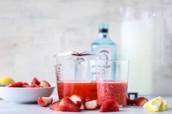strawberry gin lemonades I howsweeteats.com