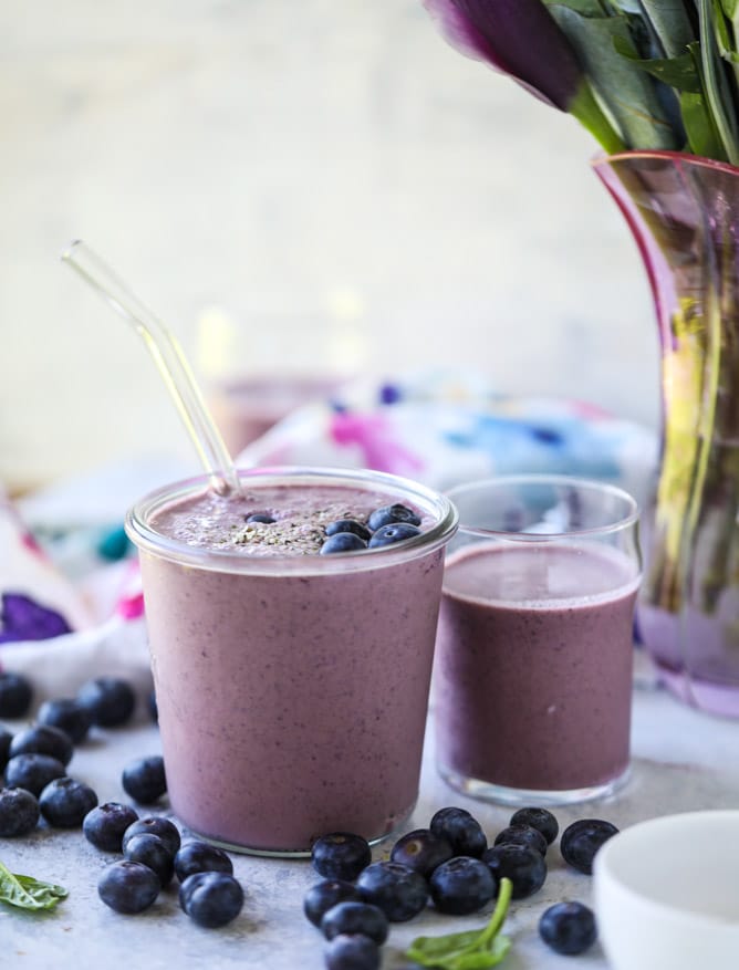 pink dragonfruit + blueberry smoothie I howsweeteats.com