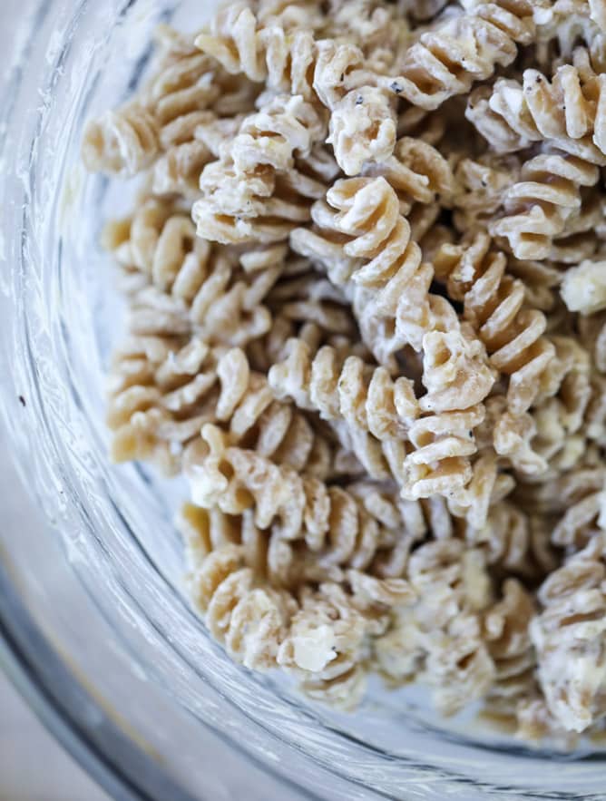 creamy goat cheese and arugula pasta salad I howsweeteats.com
