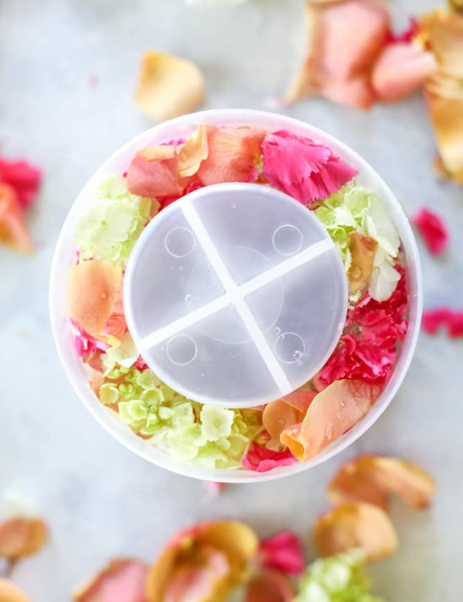 how to make a floral ice bucket - VIDEO! I howsweeteats.com 