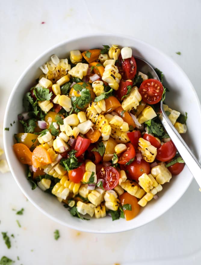 pulled chicken guacamole sliders with grilled corn pico I howsweeteats.com