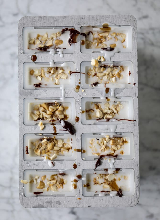 coconut chocolate caramel cashews pops I howsweeteats.com 