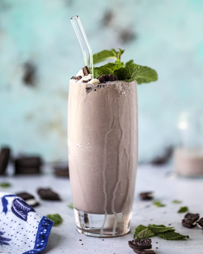 fresh mint cookies and cream shake I howsweeteats.com 