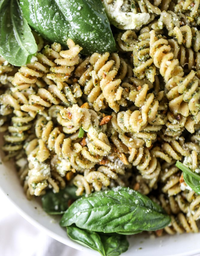pistachio pesto pasta salad with burrata I howsweeteats.com
