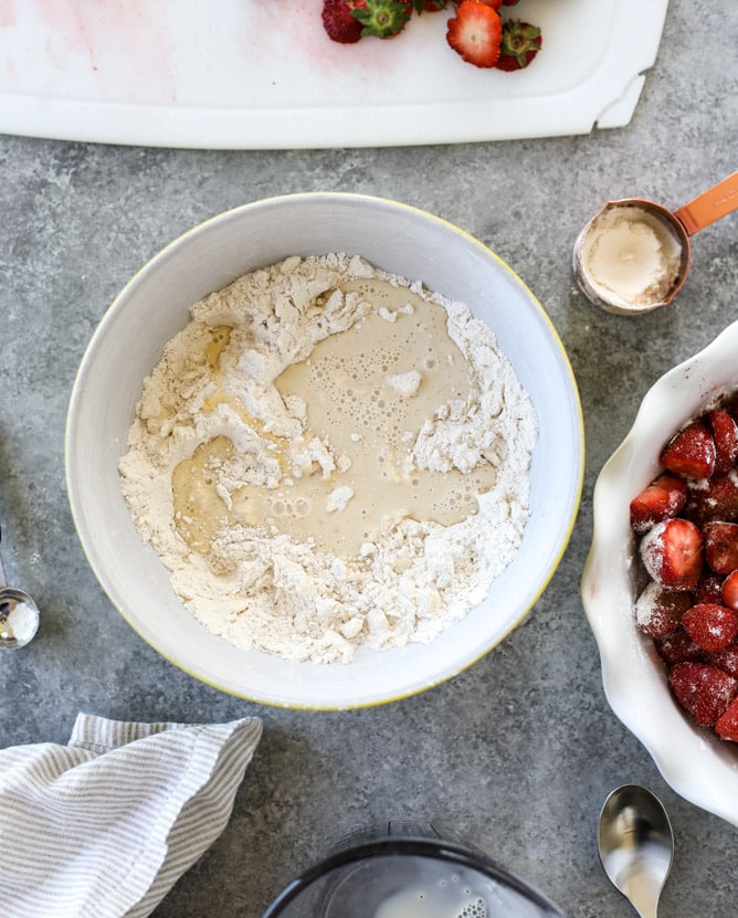 fresh strawberry cobbler I howsweeteats.com 