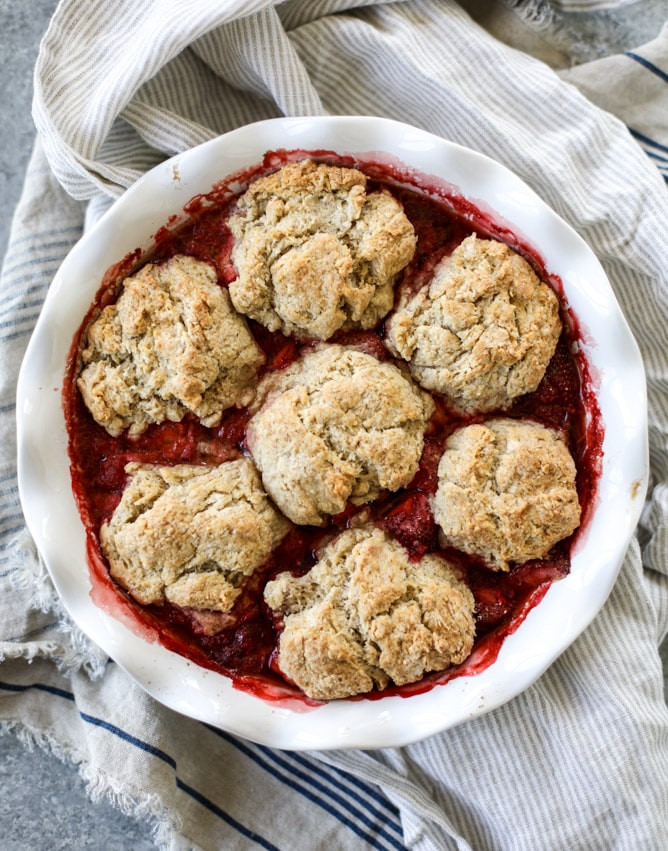 fresh strawberry cobbler I howsweeteats.com 