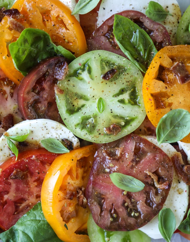 hot bacon caprese salad I howsweeteats.com