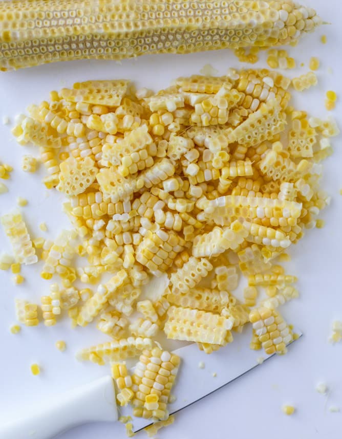 grilled corn, chicken and bacon chowder I howsweeteats.com