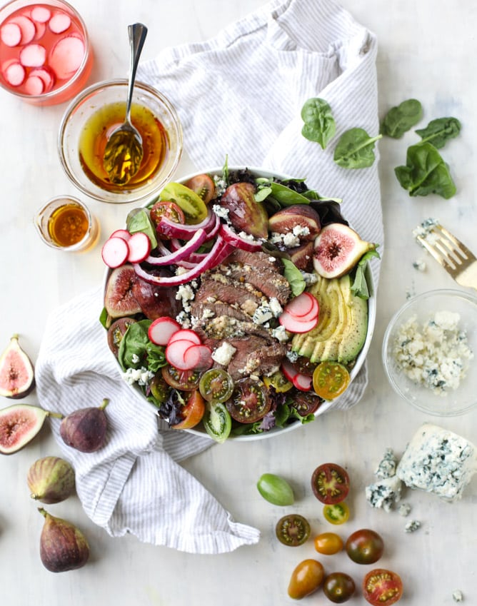 gorgonzola crusted steak salads I howsweeteats.com