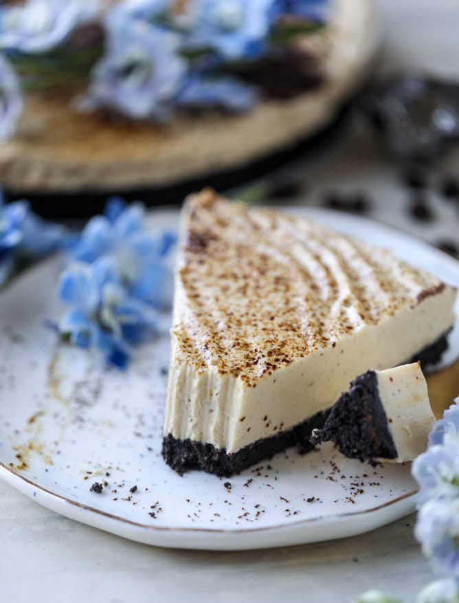 no bake greek yogurt cheesecake I howsweeteats.com