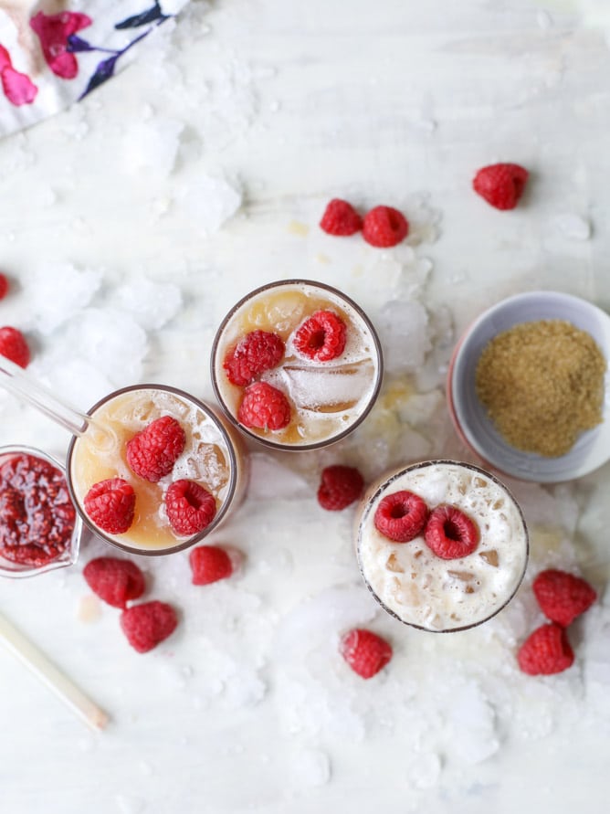 iced raspberry lattes I howsweeteats.com 