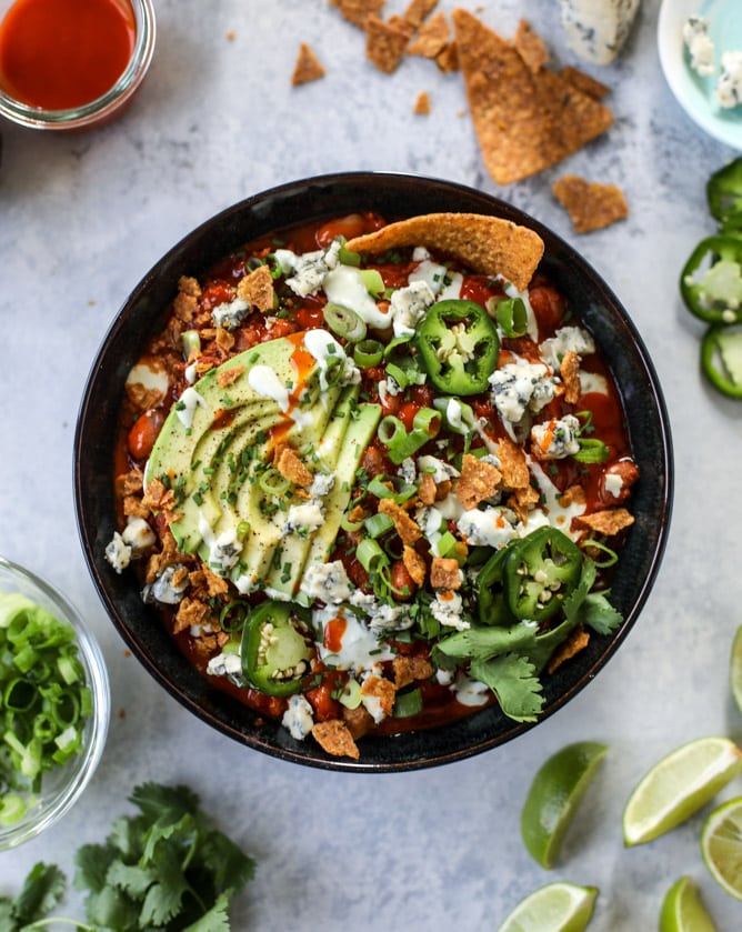 slow cooker buffalo chicken chili I howsweeteats.com