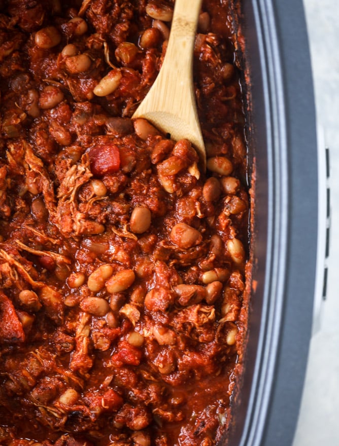 slow cooker buffalo chicken chili I howsweeteats.com
