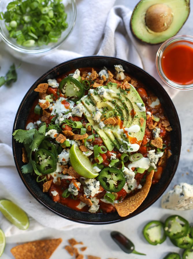 slow cooker buffalo chicken chili I howsweeteats.com