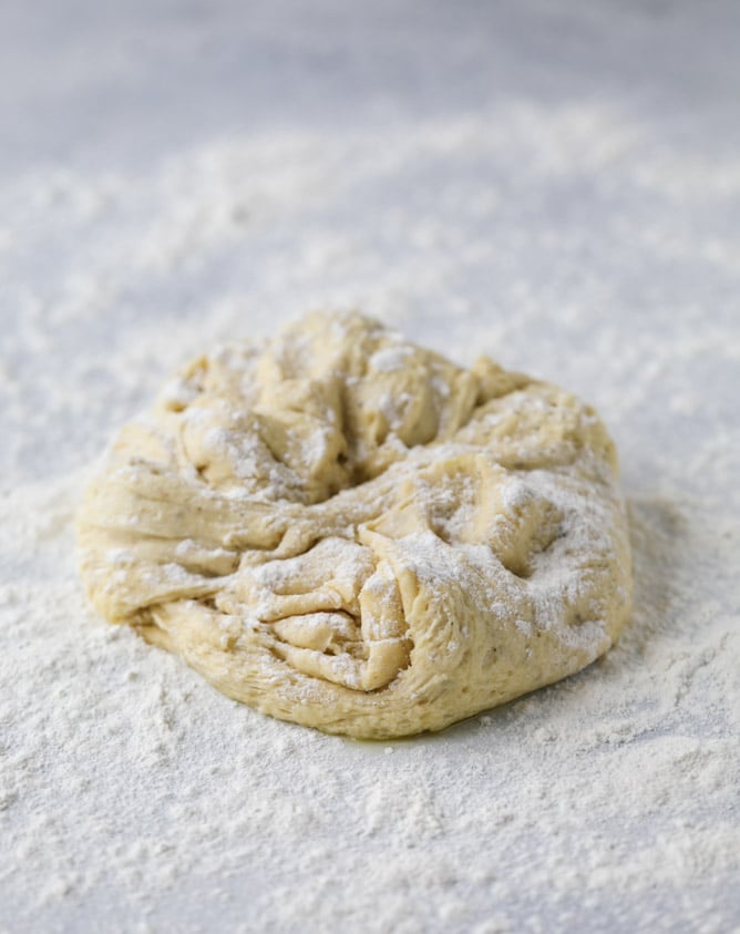 roasted garlic parmesan herb pull-apart bread I howsweeteats.com