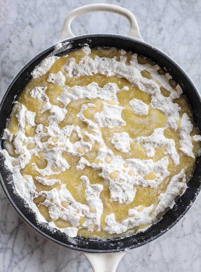 pumpkin skillet cobbler I howsweeteats.com