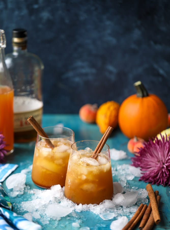 pumpkin pie bourbon smash I howsweeteats.com
